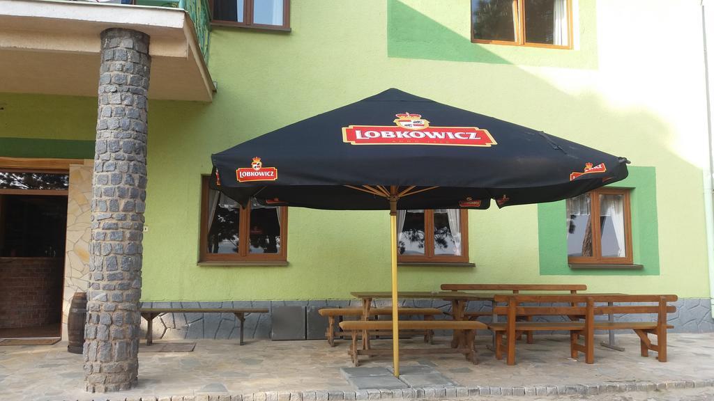 Penzion U Tomcalu Terezín Exteriör bild